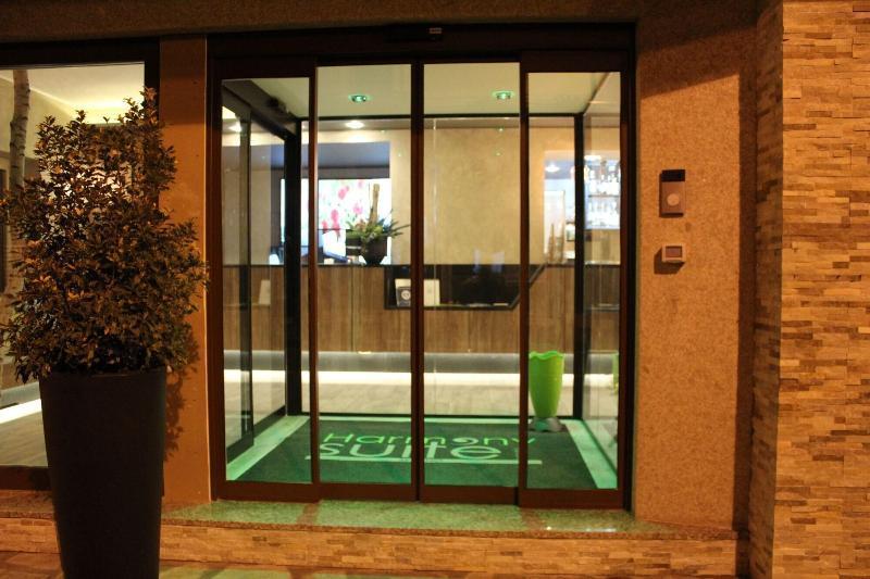 Harmony Suite Hotel Selvino Esterno foto