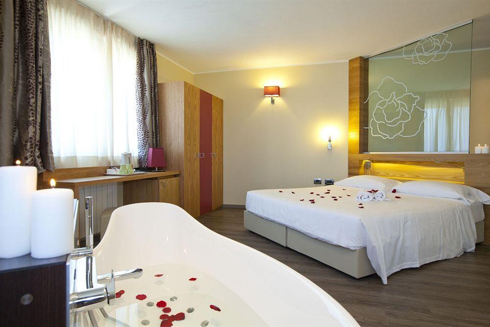 Harmony Suite Hotel Selvino Esterno foto