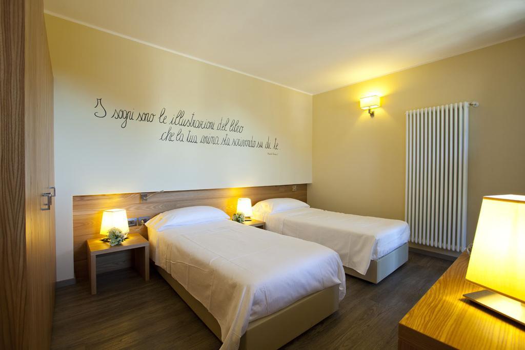 Harmony Suite Hotel Selvino Camera foto
