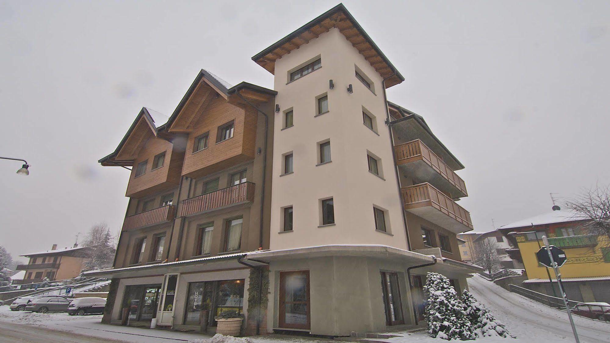 Harmony Suite Hotel Selvino Esterno foto
